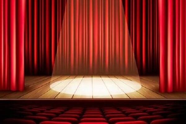 نمایش‌ کمدی و موزیکال